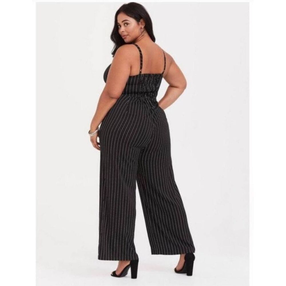 Torrid Black & White Wide Leg Challis Jumpsuit Plus Size 1XL Pockets - Picture 2 of 13